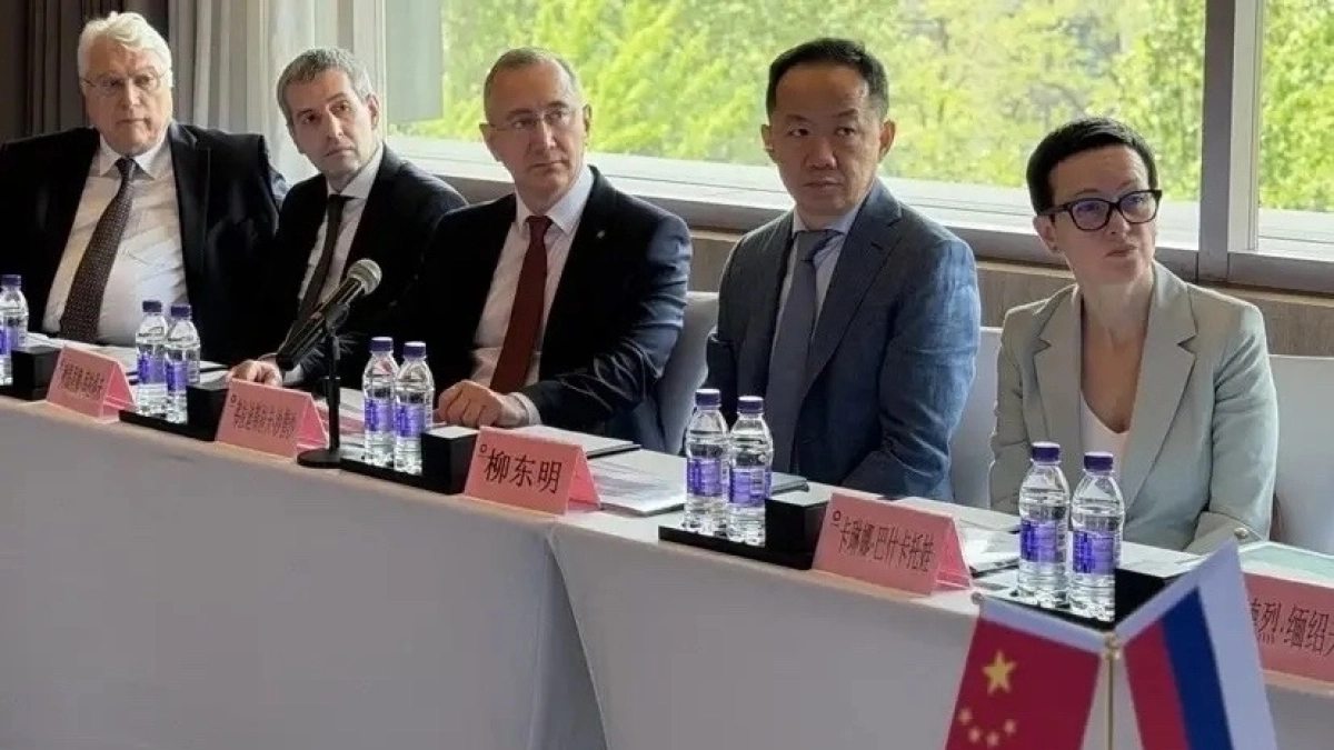 Губернатор Шапша отправился в Китай для переговоров об автопроме, цементном заводе и новом индустриальном парке