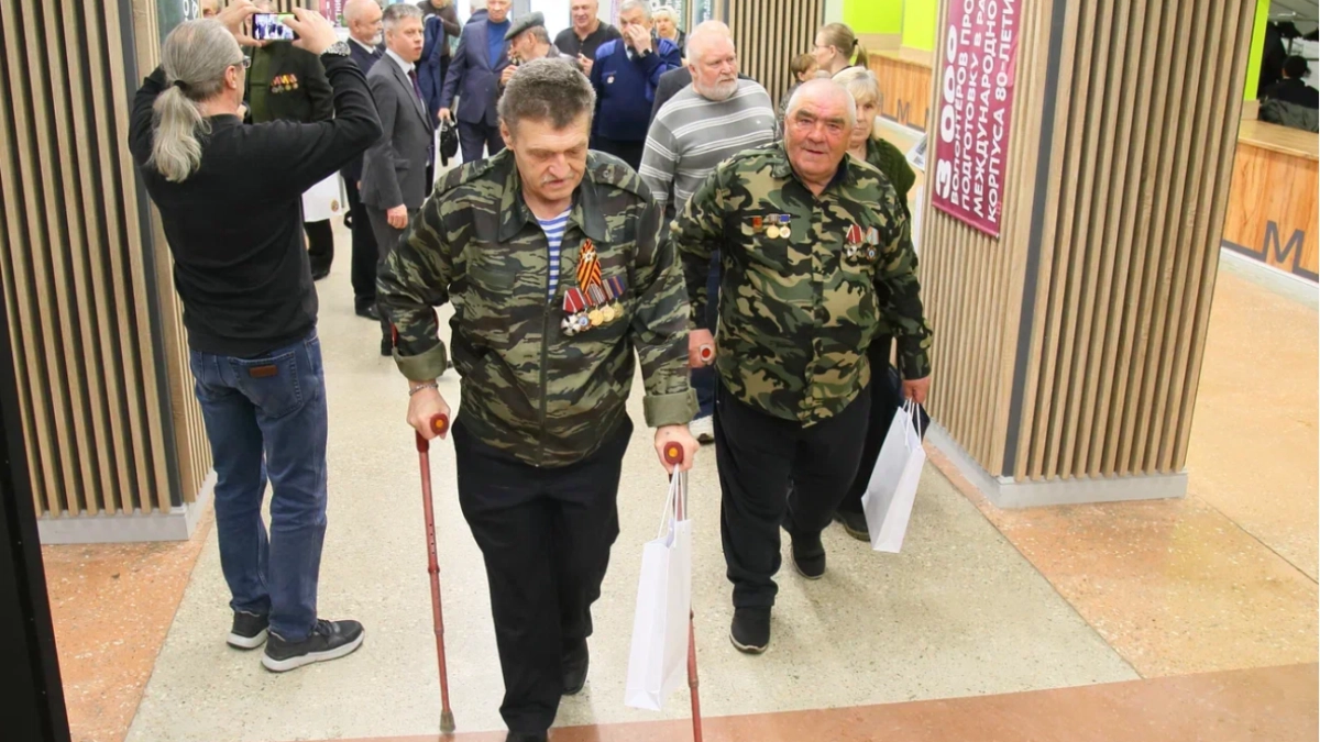 В Калуге прошёл форум к 40-летию аварии на Чернобыльской АЭС: ликвидаторам вручили награды и прочли лекцию для юношества