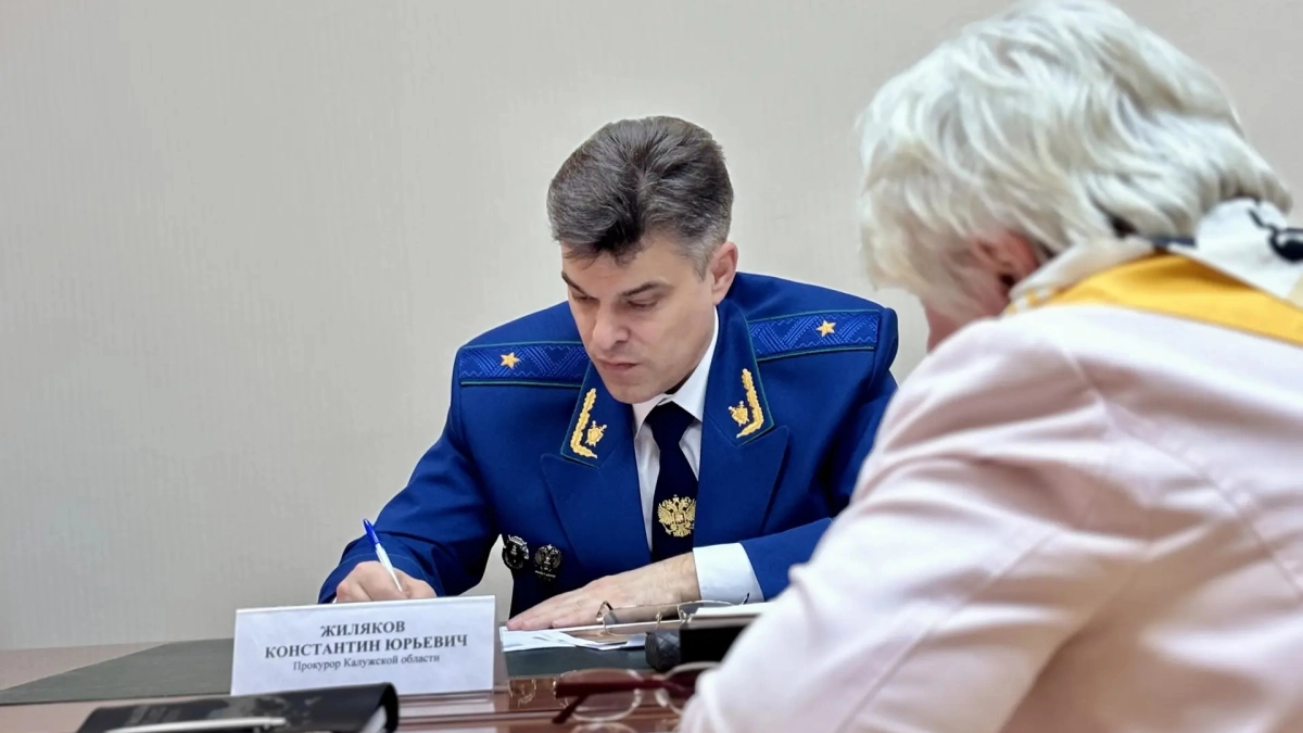 Пенсионерка перевела мошенникам 2,5 млн рублей и попросила прокурора спасти её квартиру