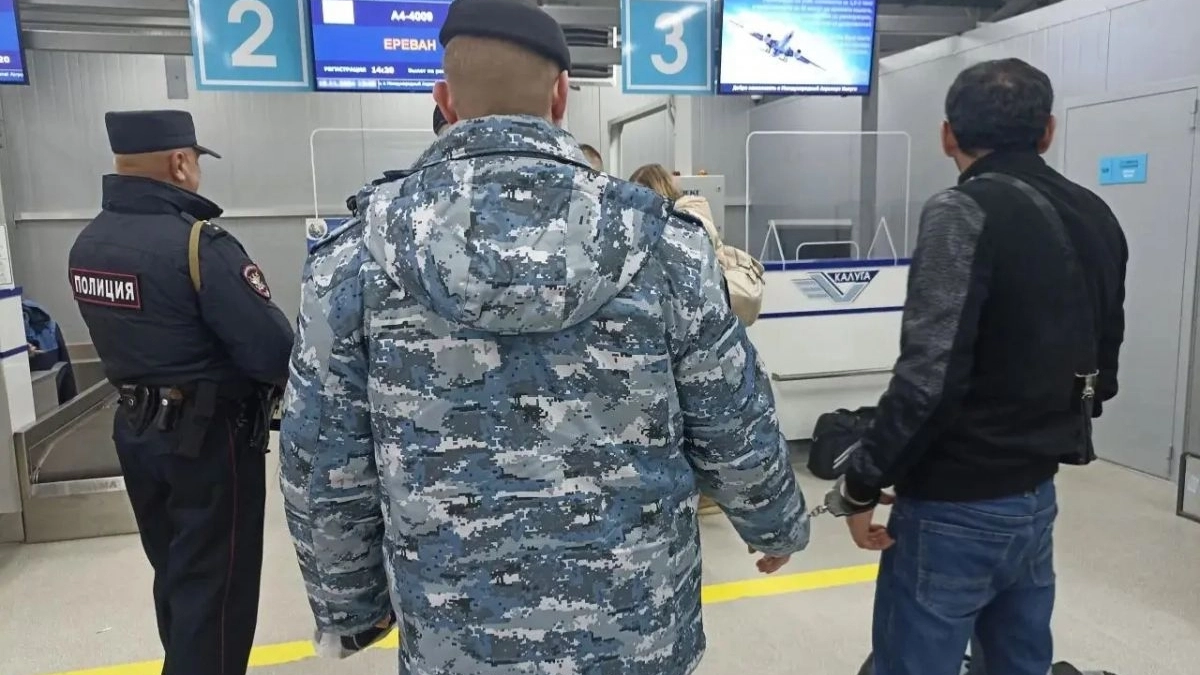 Более 50 нелегальных мигрантов принудительно выдворили из Калужской области за полмесяца