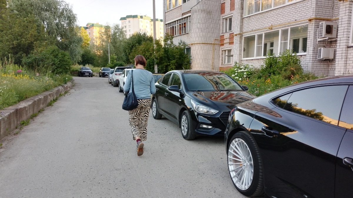12 маленьких привычек, которые многое расскажут о вас: о чём говорит то, как вы ходите и едите