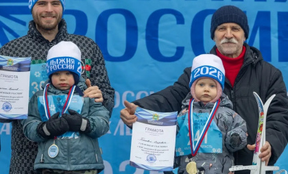 Четыре тысячи калужан вышли на старт Всероссийской лыжни: от дошколят до 86-летних ветеранов